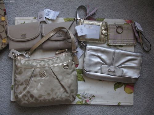 [女士箱包|鞋帽] coach加拿大帶回,實(shí)物整理照片和價格已經(jīng)貼出,歡迎