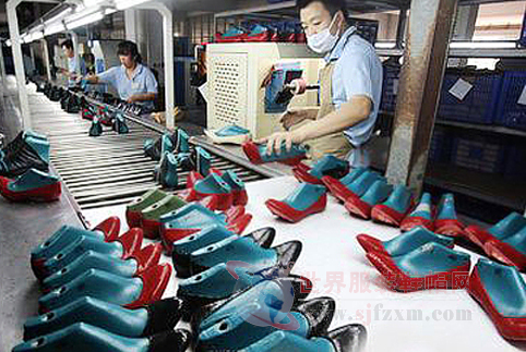 莆田鞋企技改升級拓新天地 現場機器轟鳴-世界服裝鞋帽網-行業門戶.全國十佳電子商業行業門戶網站