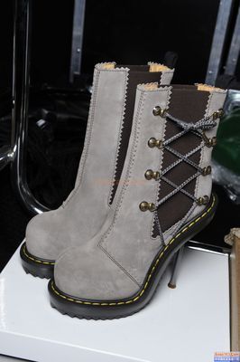 2010年6月歐洲最新上市時(shí)尚鞋系列 - 服裝鞋帽 - 包包網(wǎng)