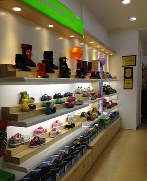 廣東早晨童鞋旗艦店在隆重開業 零售終端加強-世界服裝鞋帽網-行業門戶.全國十佳電子商業行業門戶網站